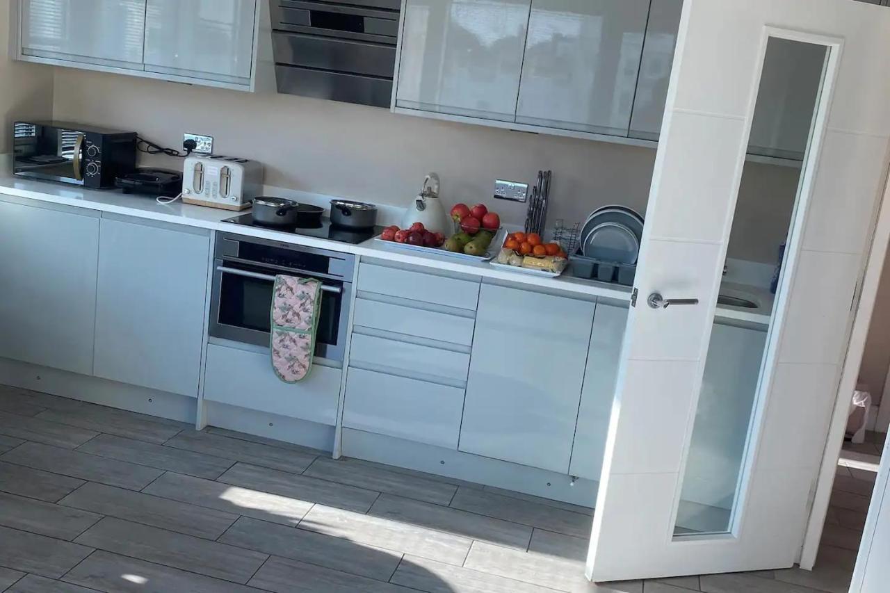 Beautiful Apartment Very Close To The Beach Brighton Bagian luar foto