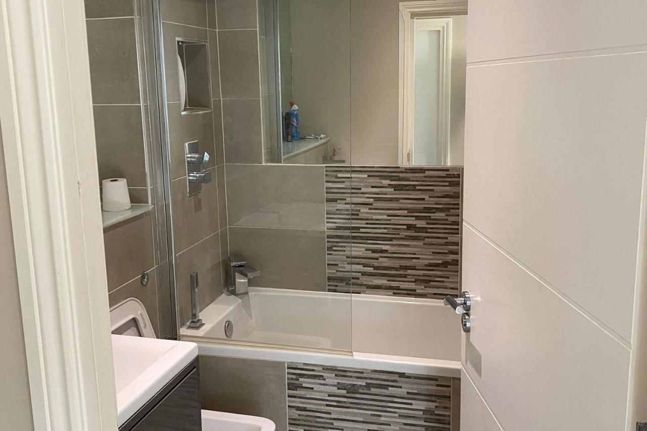 Beautiful Apartment Very Close To The Beach Brighton Bagian luar foto
